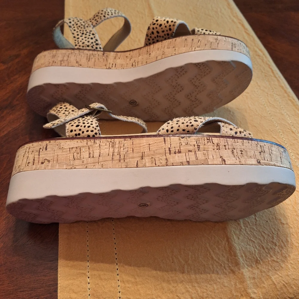 NWOT leather BOUTIQUE BY CORKYS furry platform flatform sandals si…